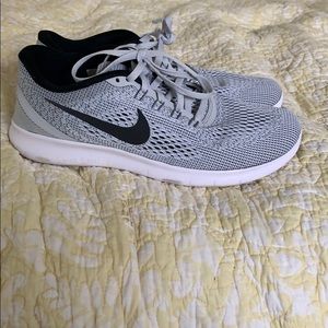 Nike Free runs women’s size 8.5